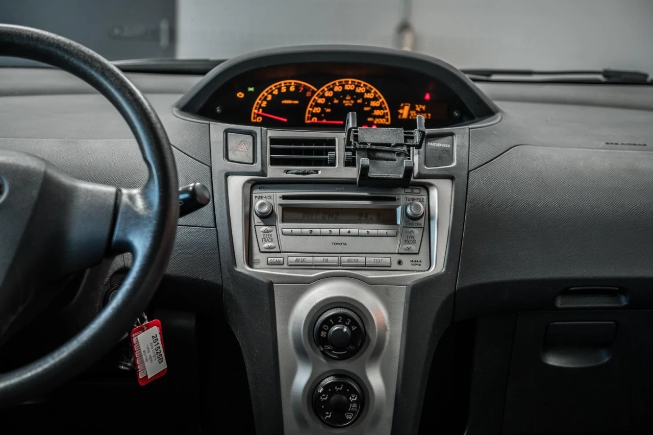 2009 Toyota Yaris Manuelle de base AUBAINE!!! Main Image
