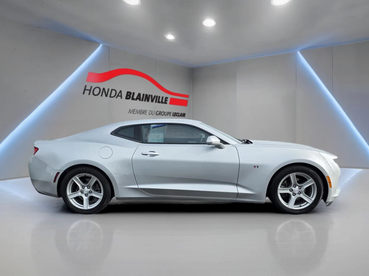2018 Chevrolet Camaro 2dr Coupe 1LT Image principale