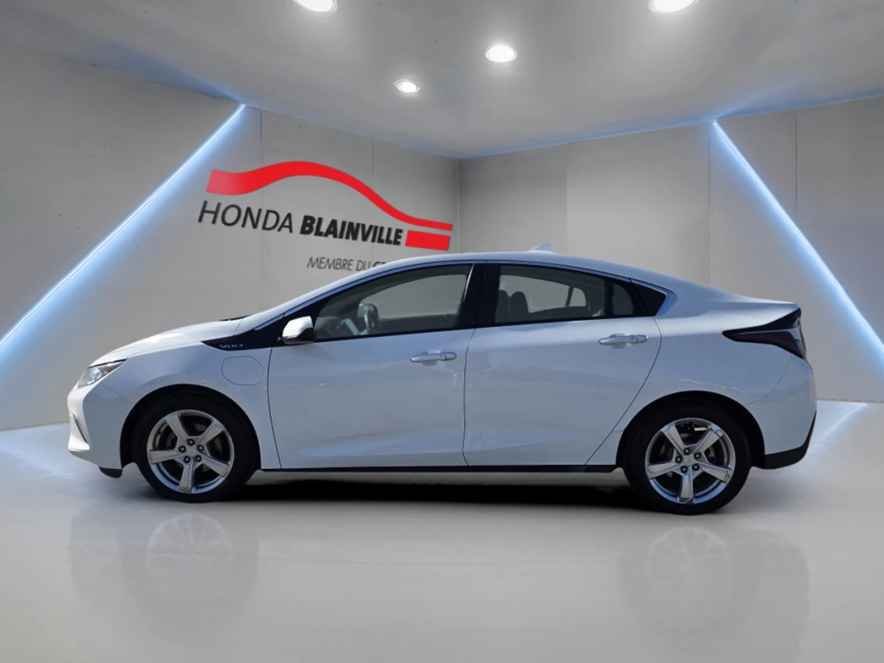 2017 Chevrolet Volt Hatchback LT Main Image