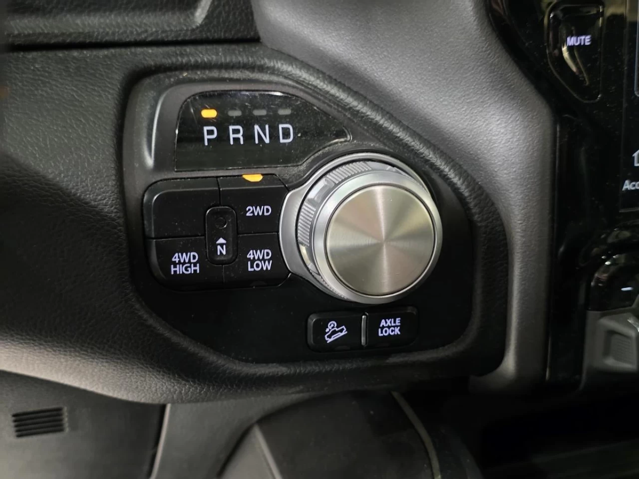 2022 RAM 1500 Rebel 4x4 Crew Cab 5'7" Box Image principale