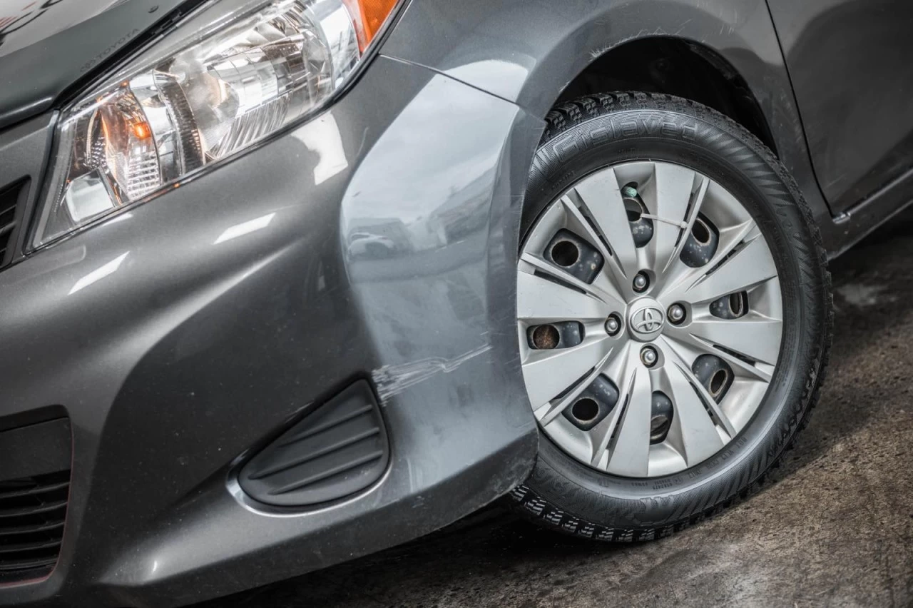 2012 Toyota Yaris Manuelle Hatchback AUBAINE! Image principale