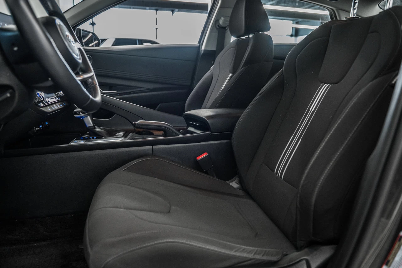 2023 Hyundai Elantra Preferred Tech Image principale
