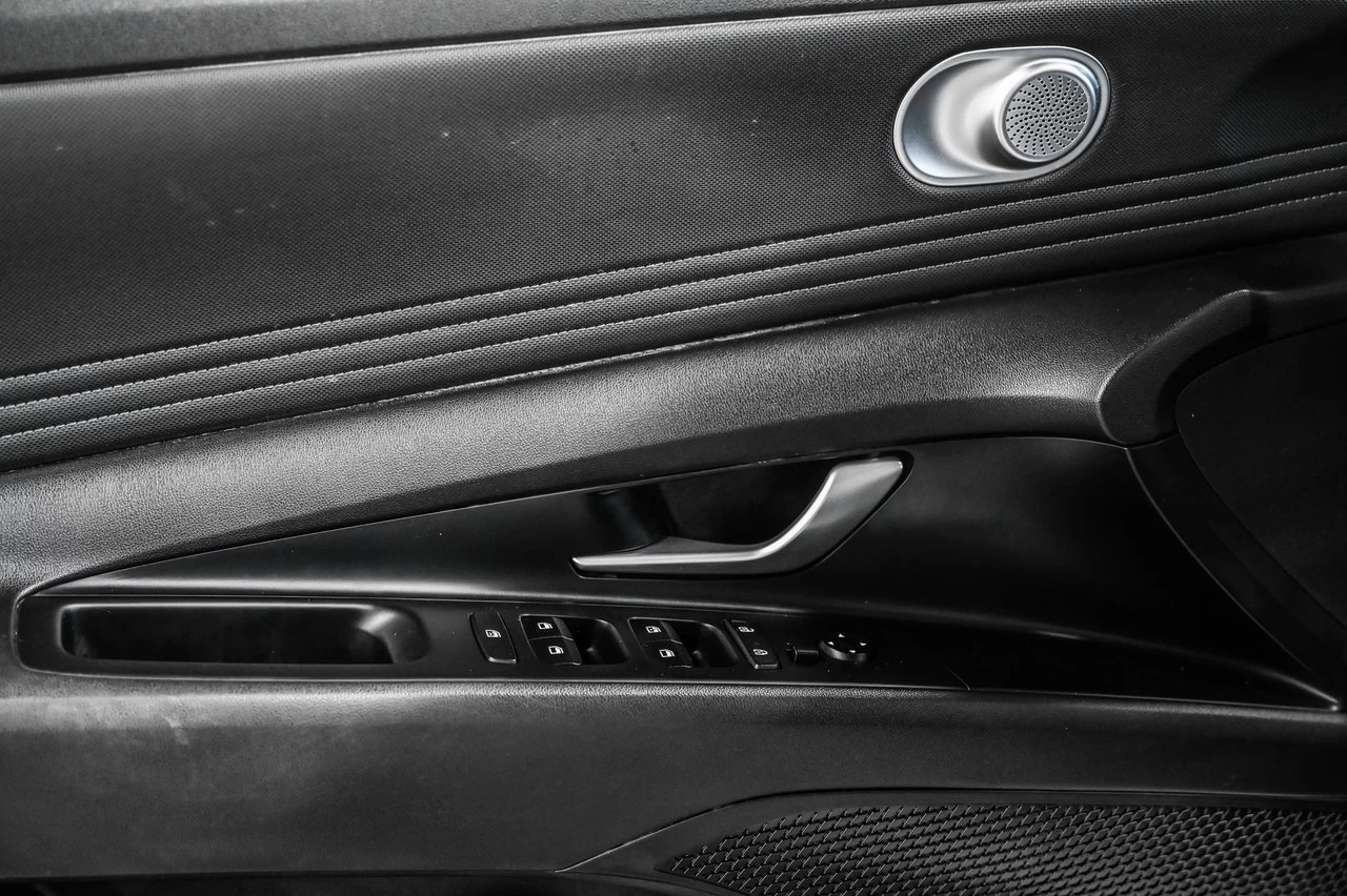 2022 Hyundai Elantra Preferred Main Image