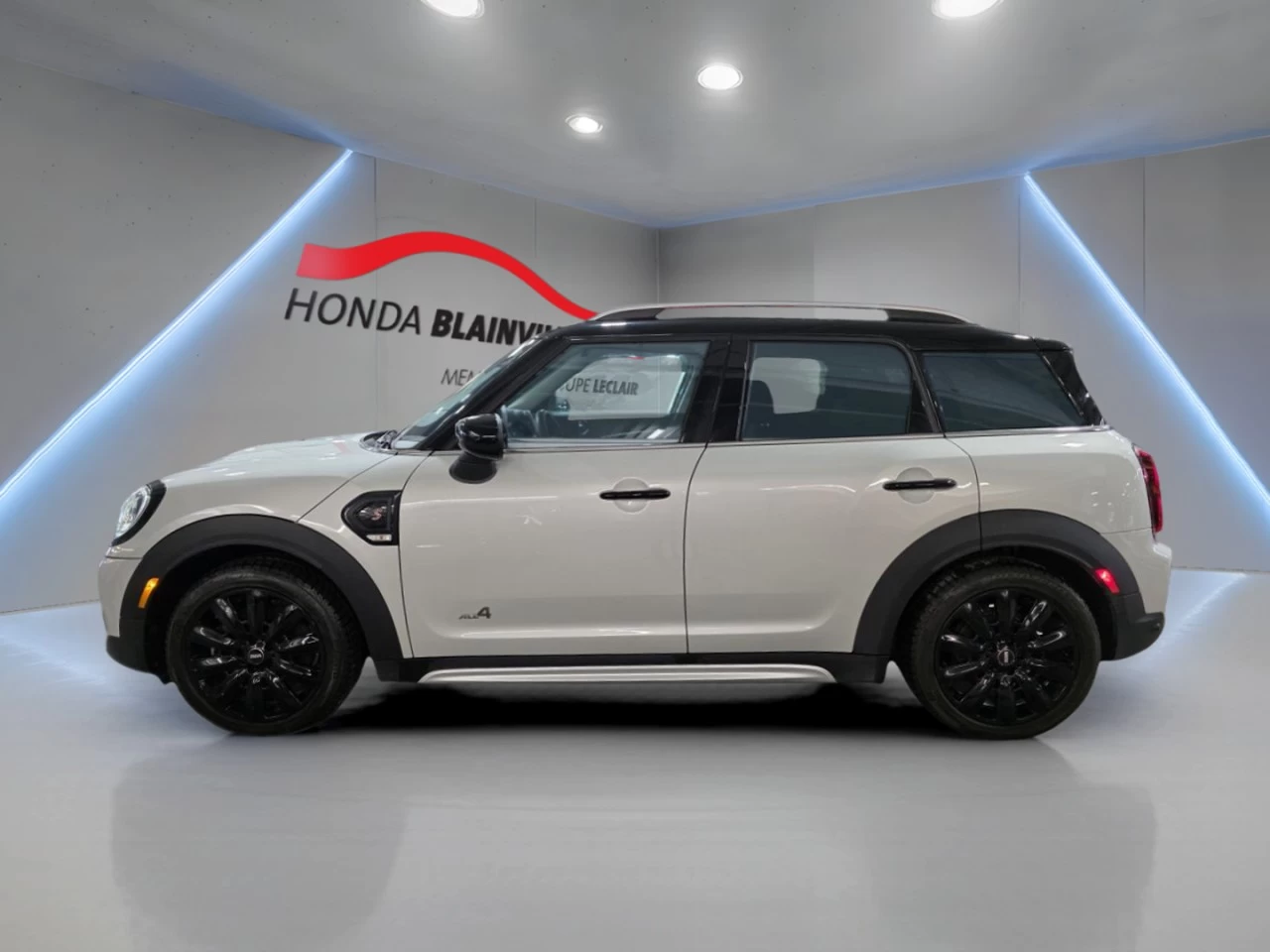 2022 MINI Countryman Cooper S ALL4 Main Image
