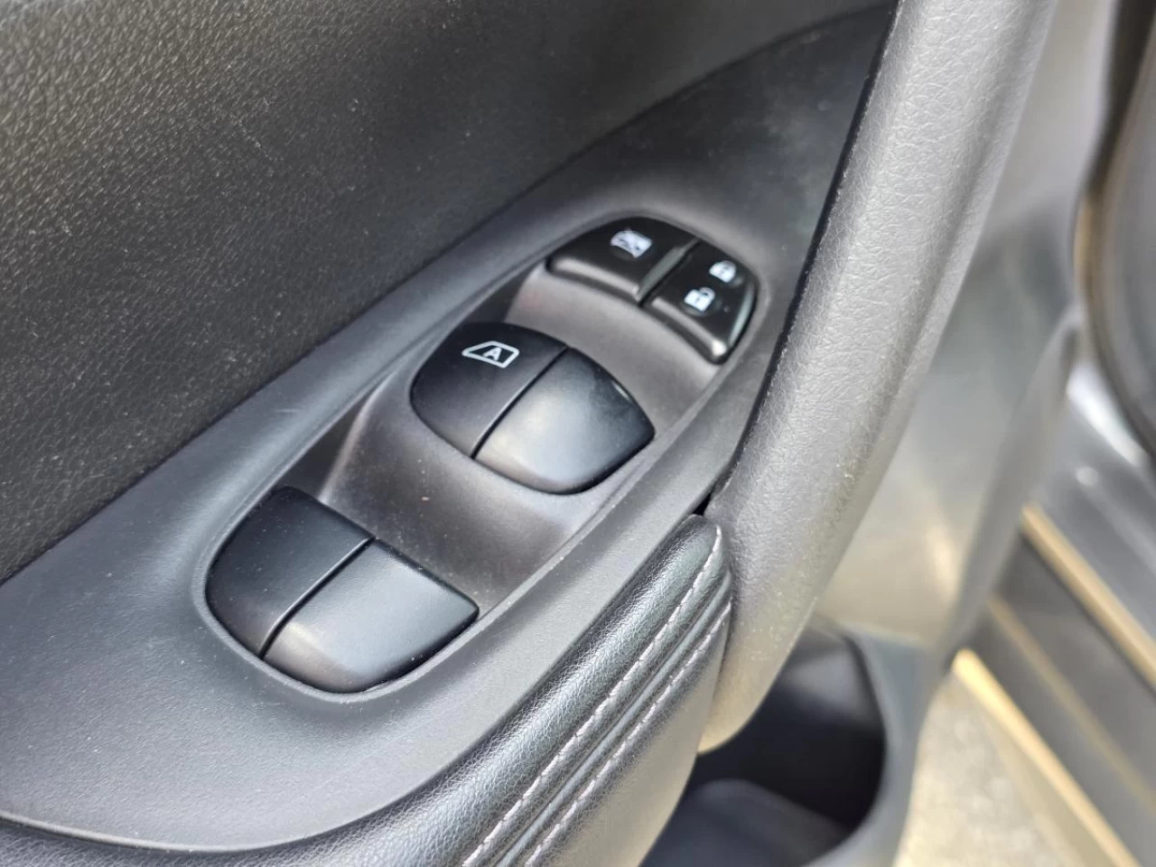 2018 Nissan Rogue AWD S Image principale