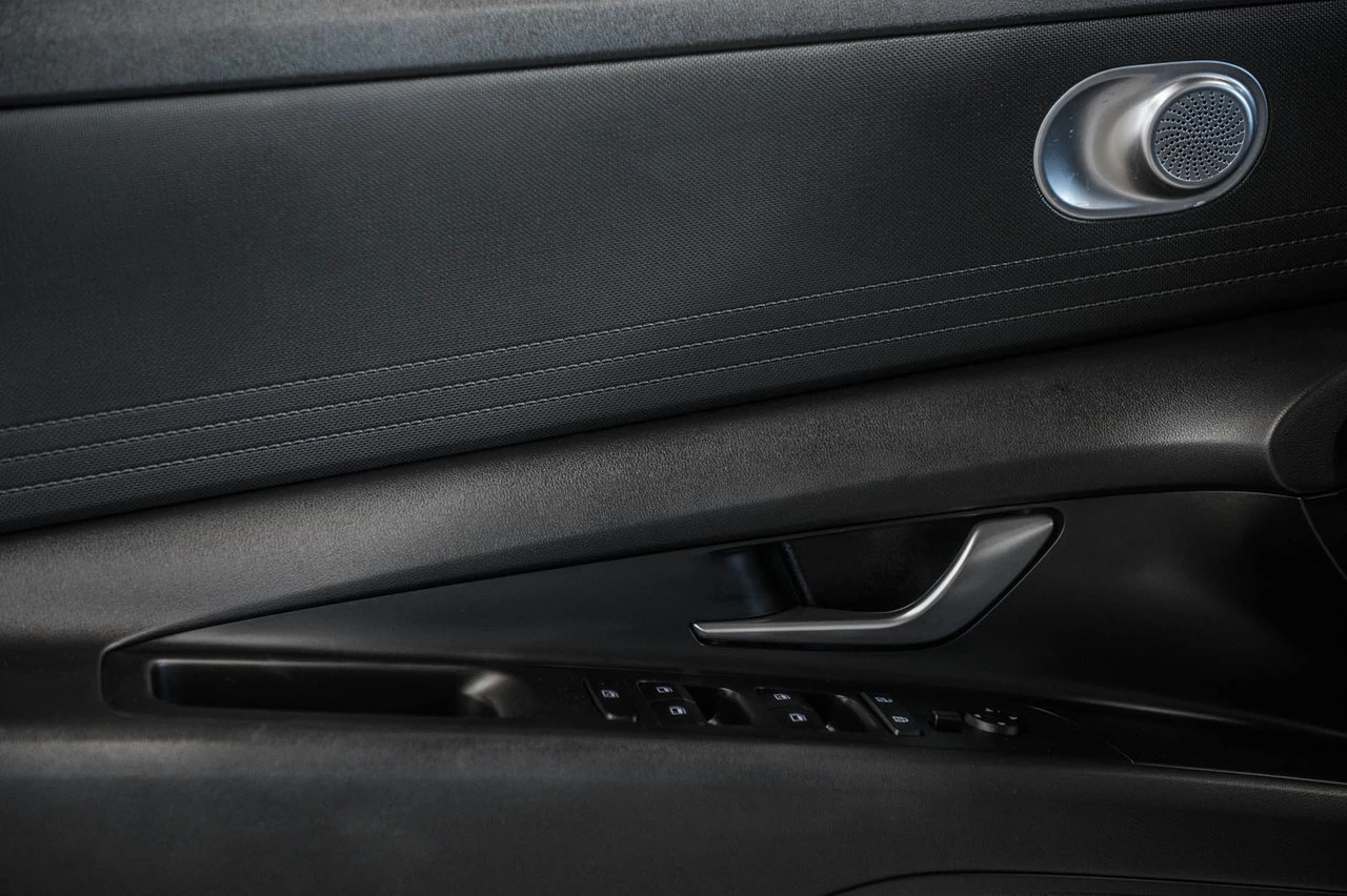 2023 Hyundai Elantra Essential Main Image