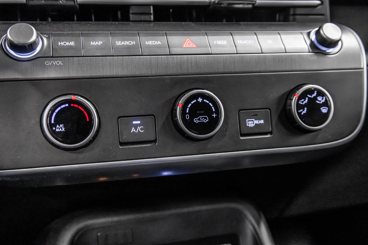 2024 Hyundai Kona Essential Main Image