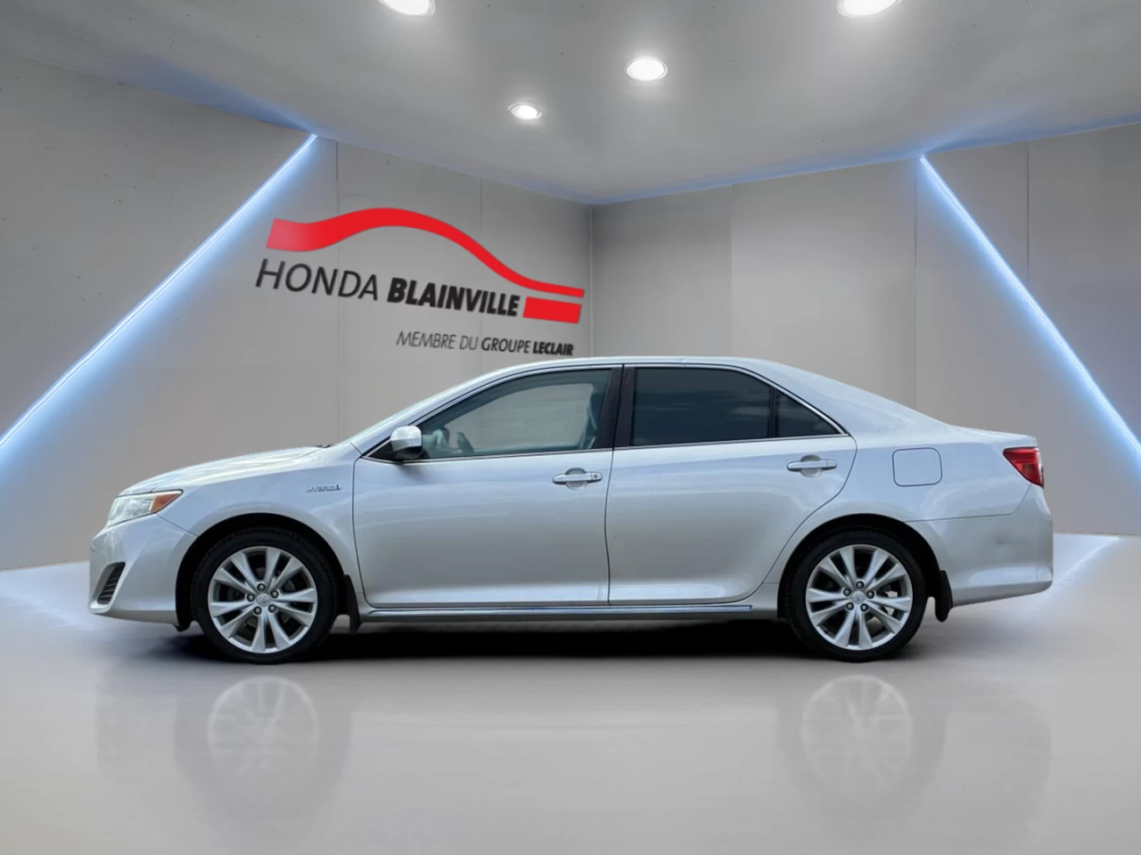2013 Toyota Camry Hybrid 4dr Sdn LE Main Image