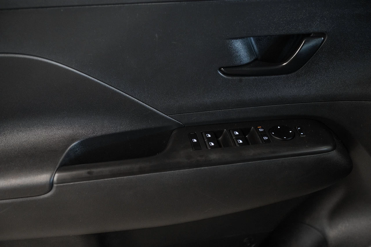 2024 Hyundai Kona Essential Main Image