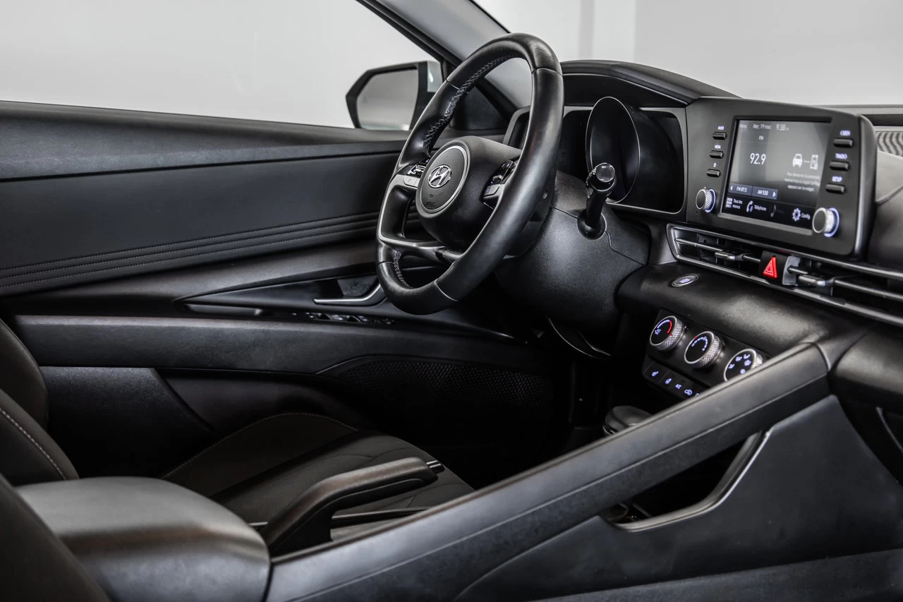 2022 Hyundai Elantra Preferred Main Image