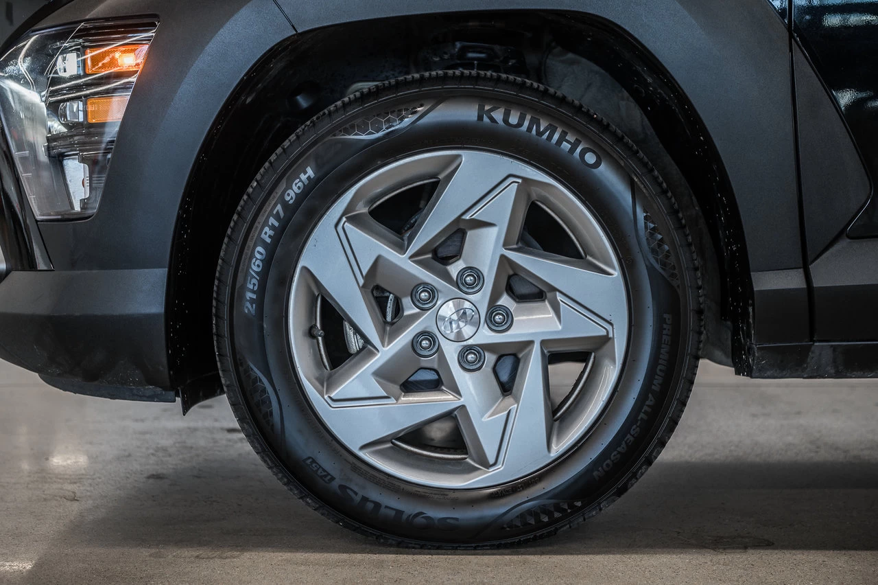 2024 Hyundai Kona Essential Main Image