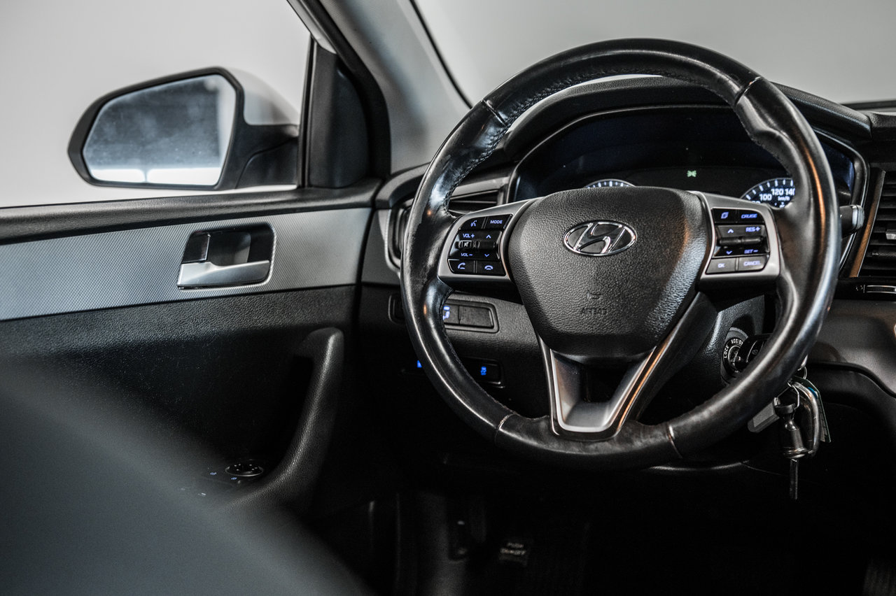 2019 Hyundai Sonata Essential Main Image